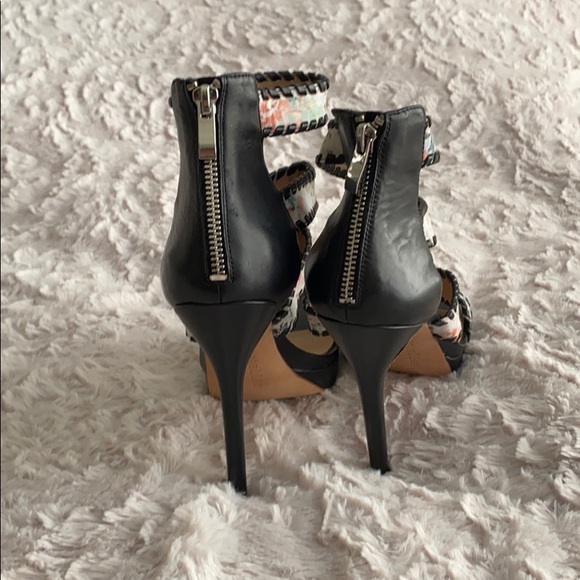 Nicole Miller Arteliar heels - Picture 3 of 3